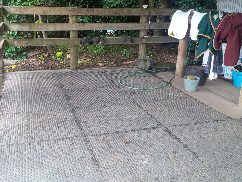 double stud mat on a wash bay