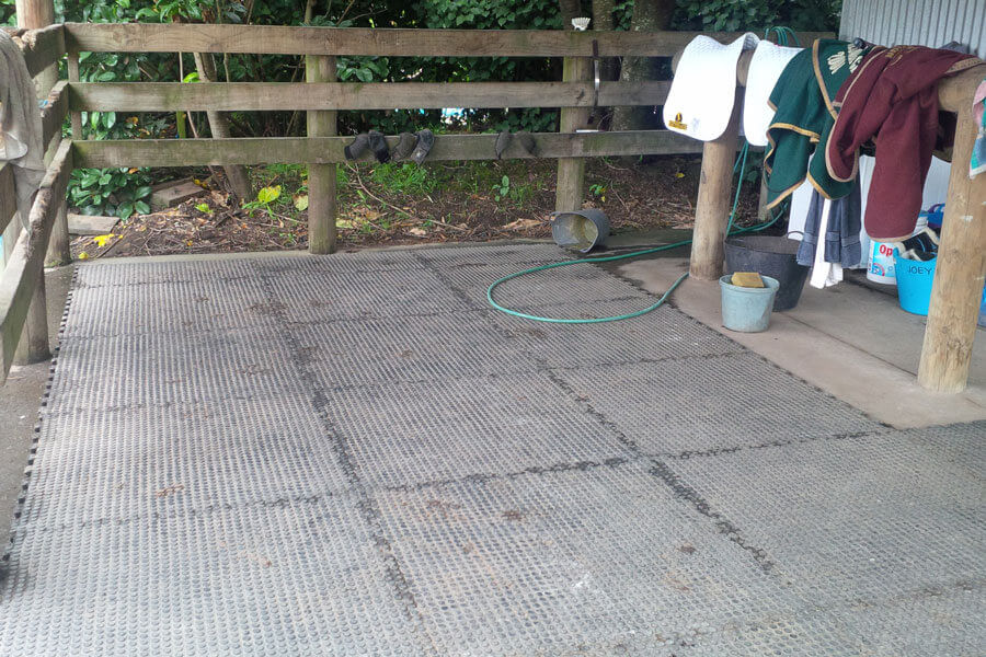 double stud mat on a wash bay